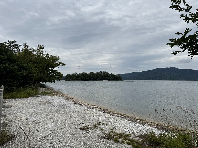 湖のこみち